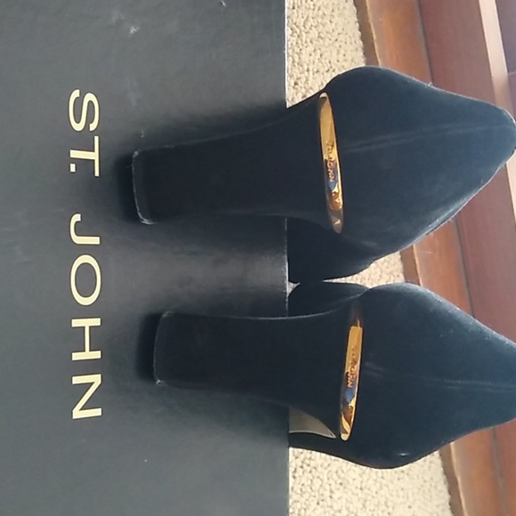 ST. JOHN Black Suede Shoes with Gold Tone Metal - Picture 5 of 5